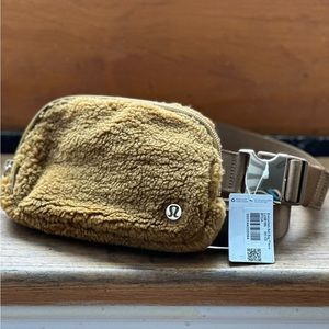 NWT Lululemon Everywhere Belt Bag 1L
Fleece

NEVER USED